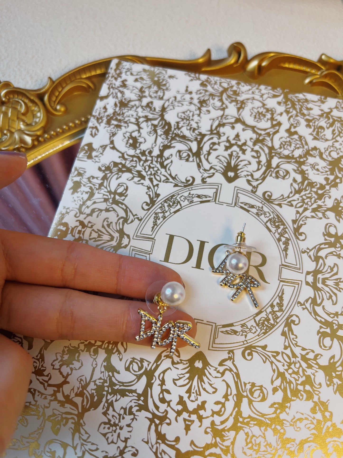 Dio Pearl earrings