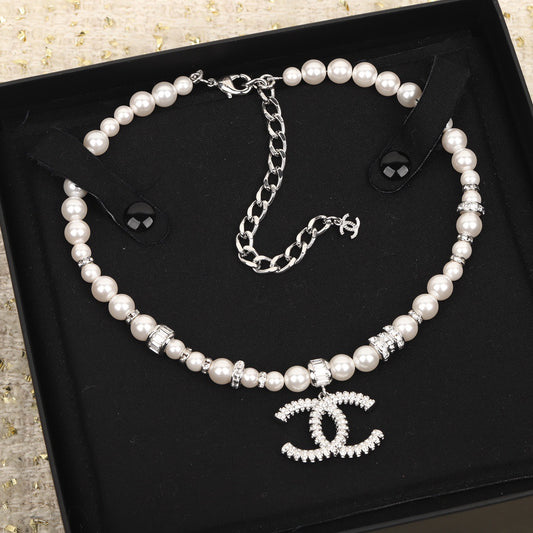 Cinciya pearl necklace