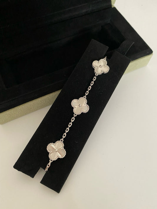 Clover V bracelet