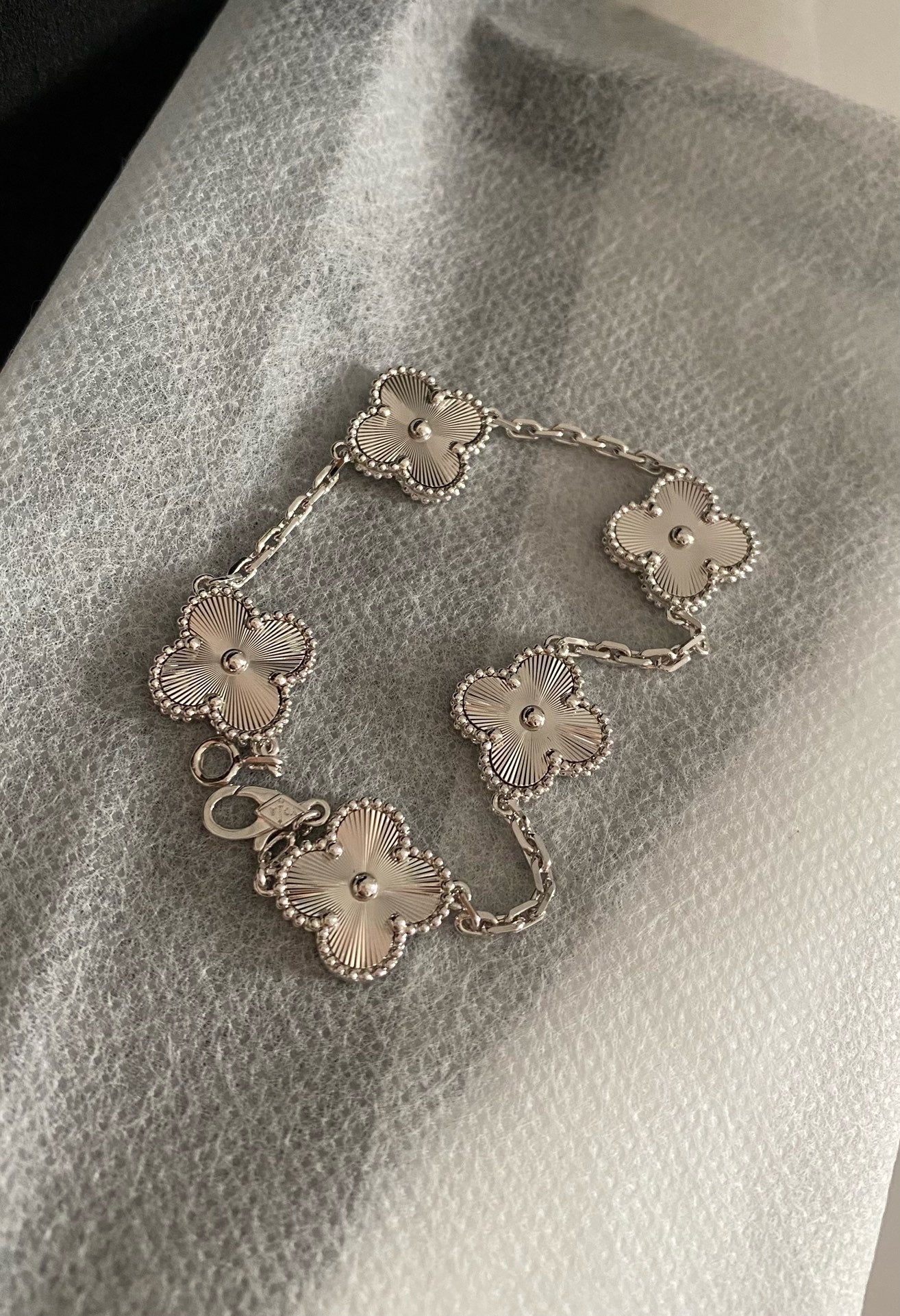 Clover V bracelet