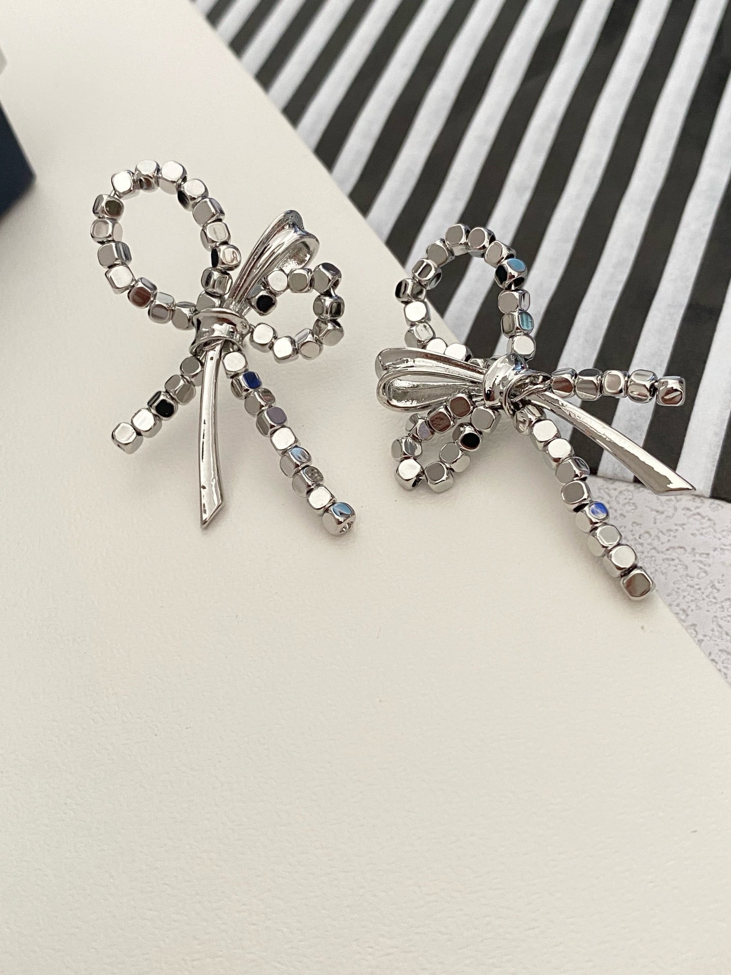 Exclusive design bow earrings