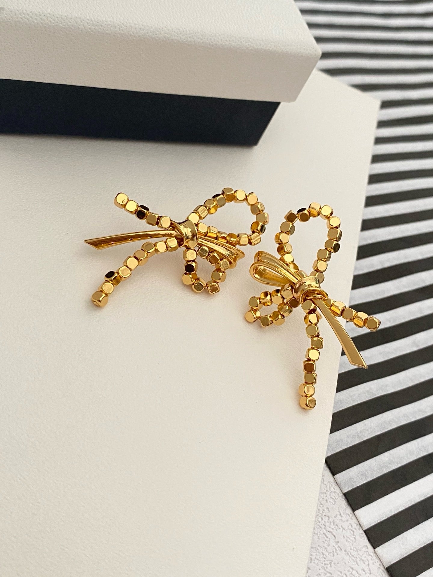 Exclusive design bow earrings