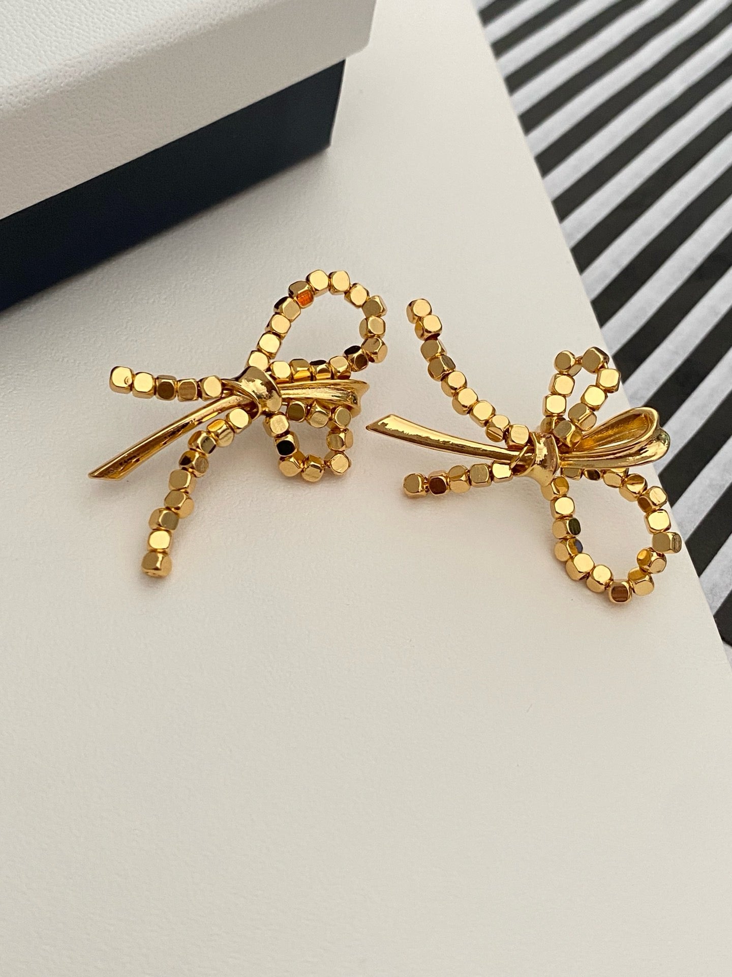 Exclusive design bow earrings