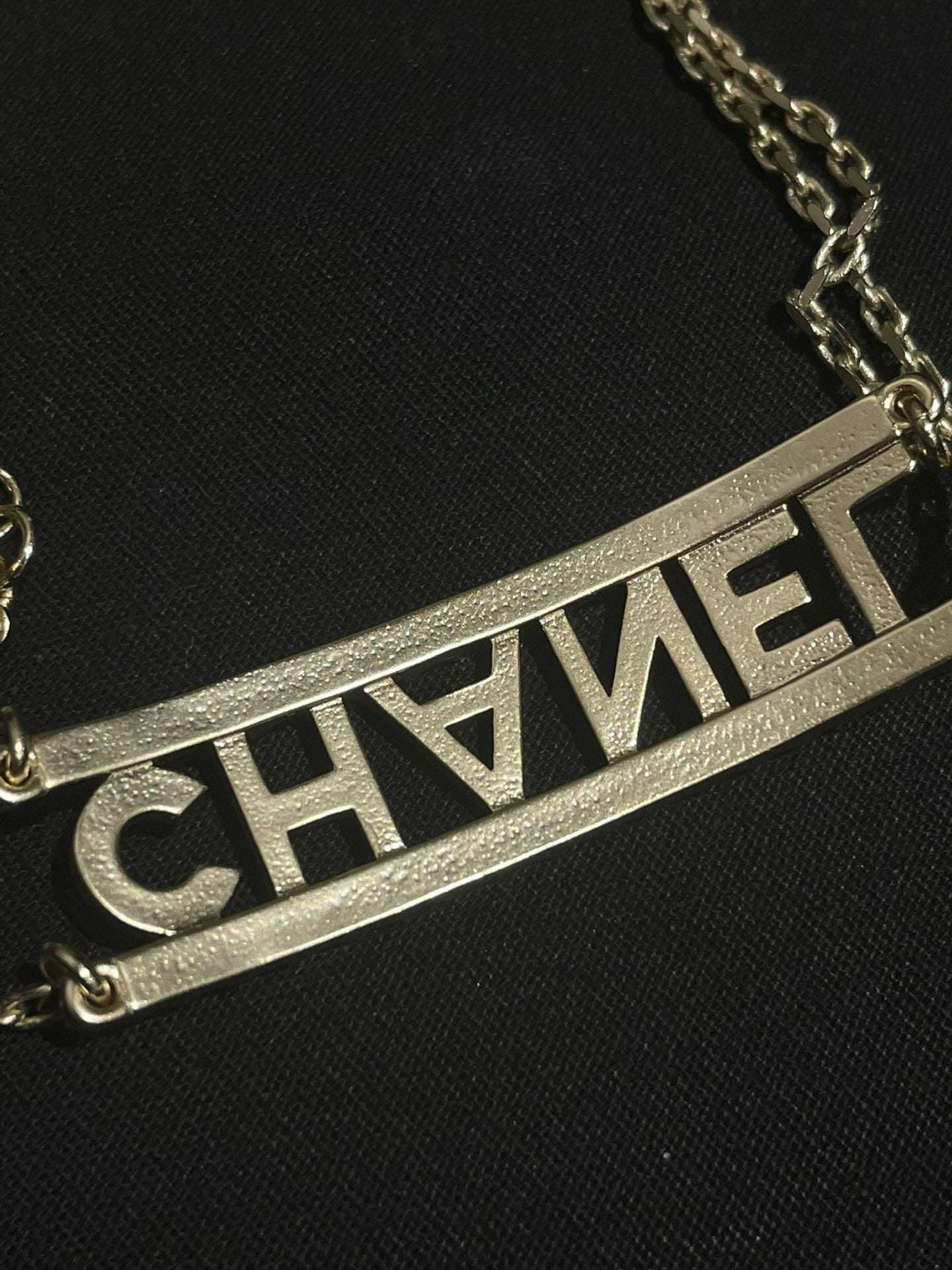 CC logo choker