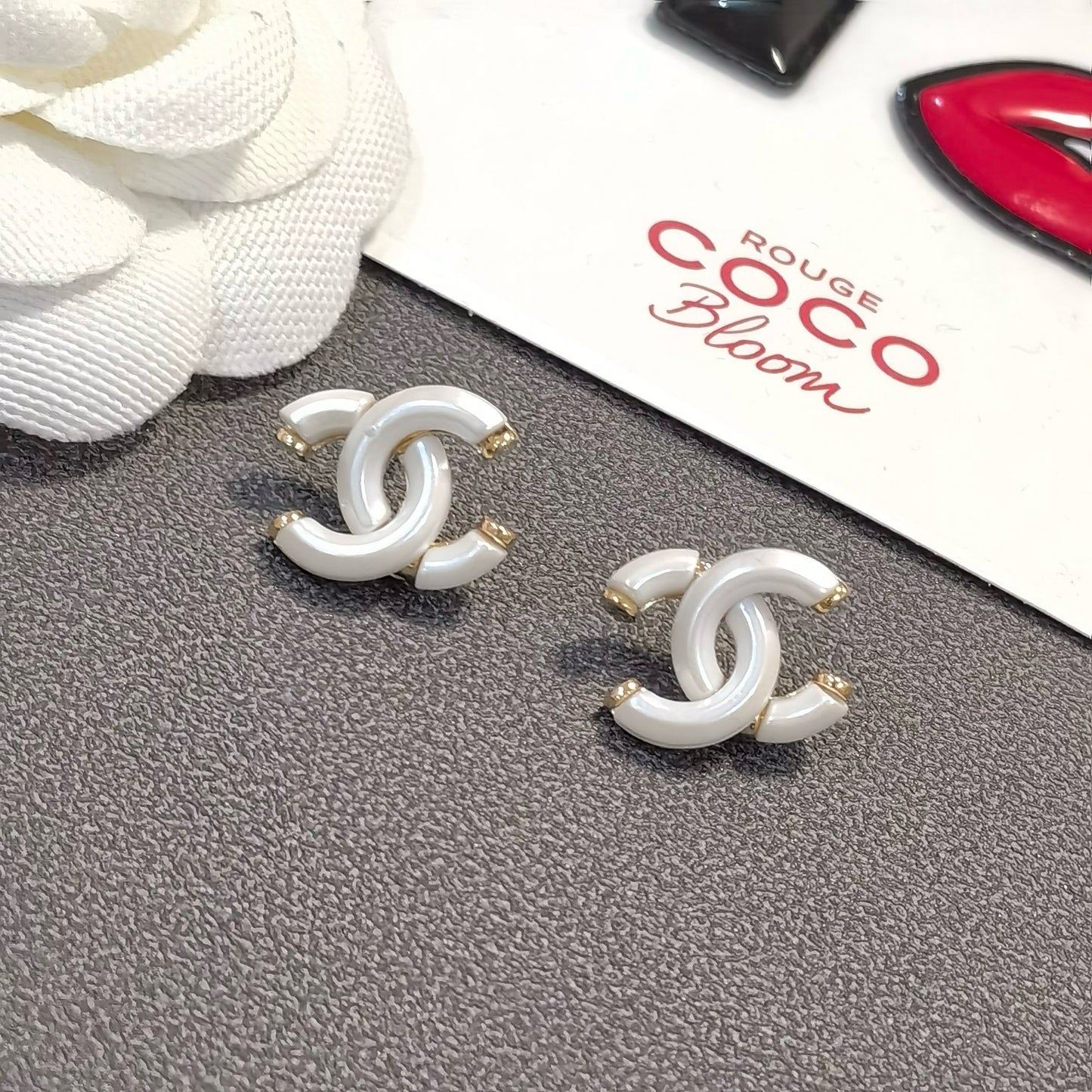 Coco snow White Earrings