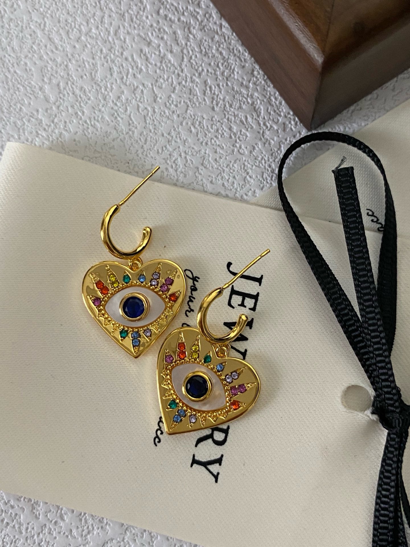 Heart eye earrings