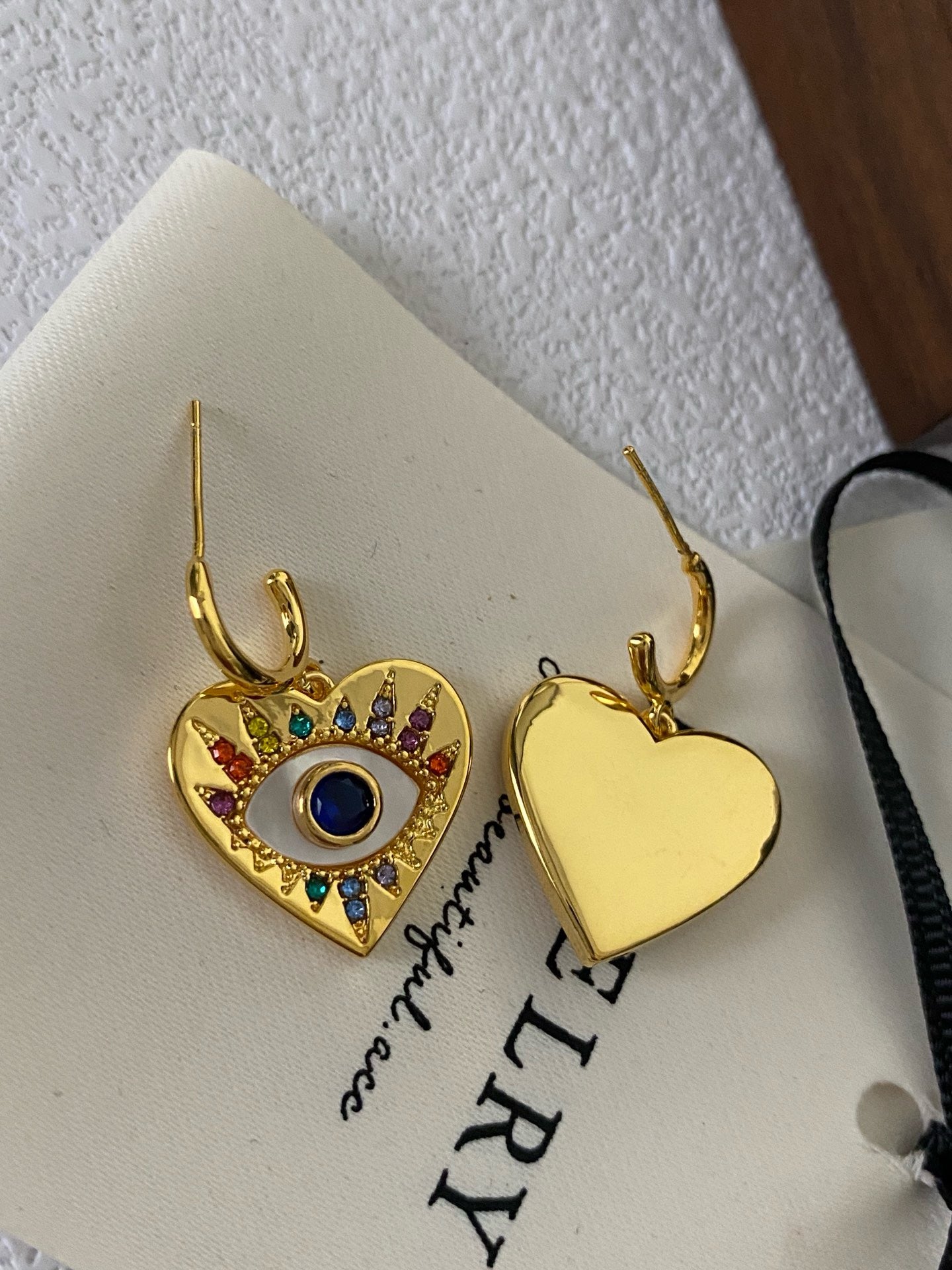 Heart eye earrings