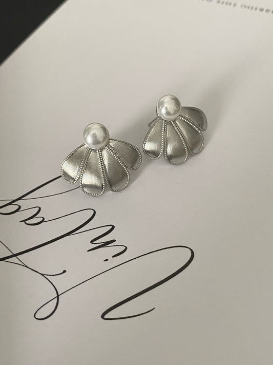 Sophie shell earrings