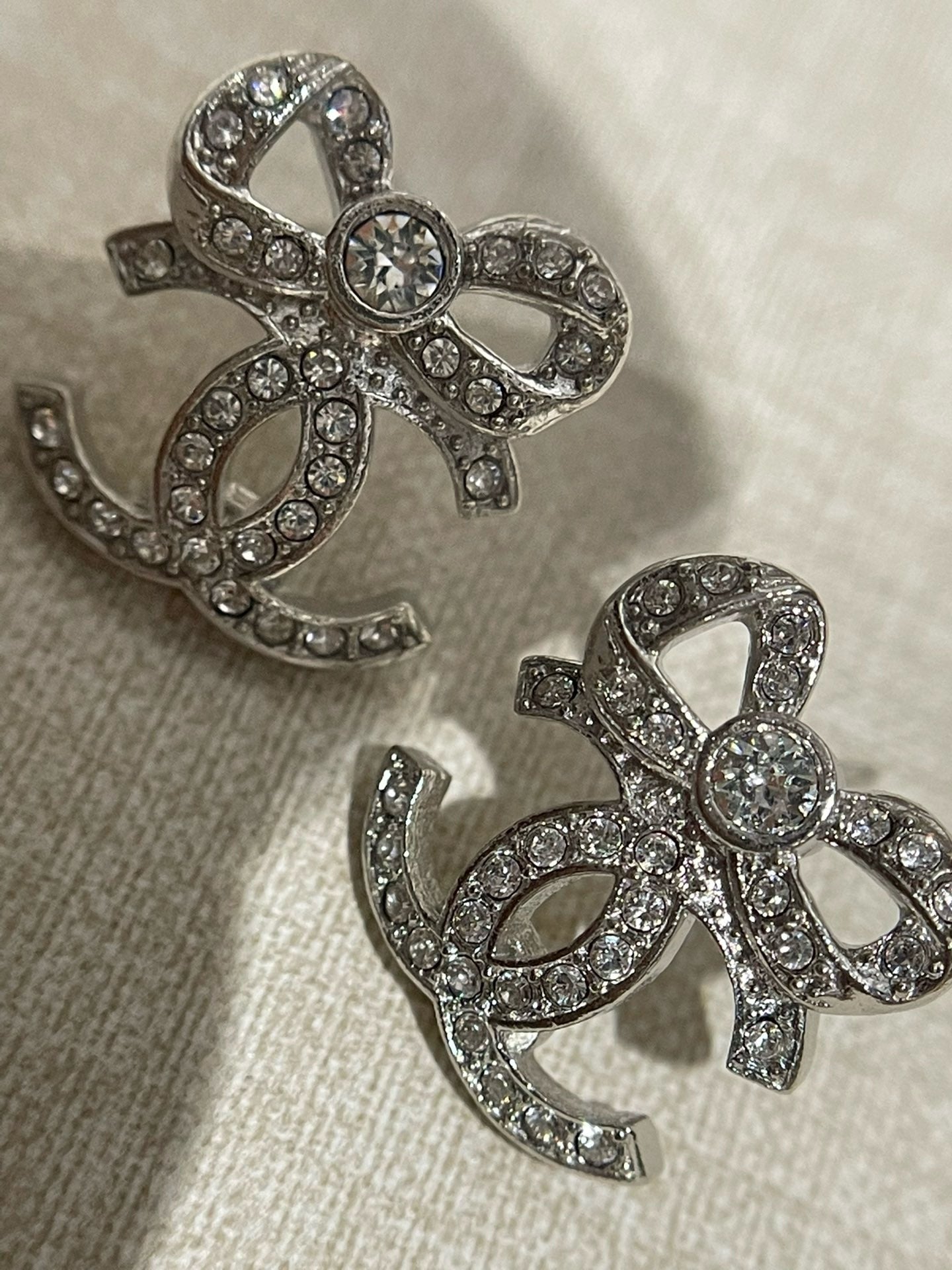 Cici bow earrings