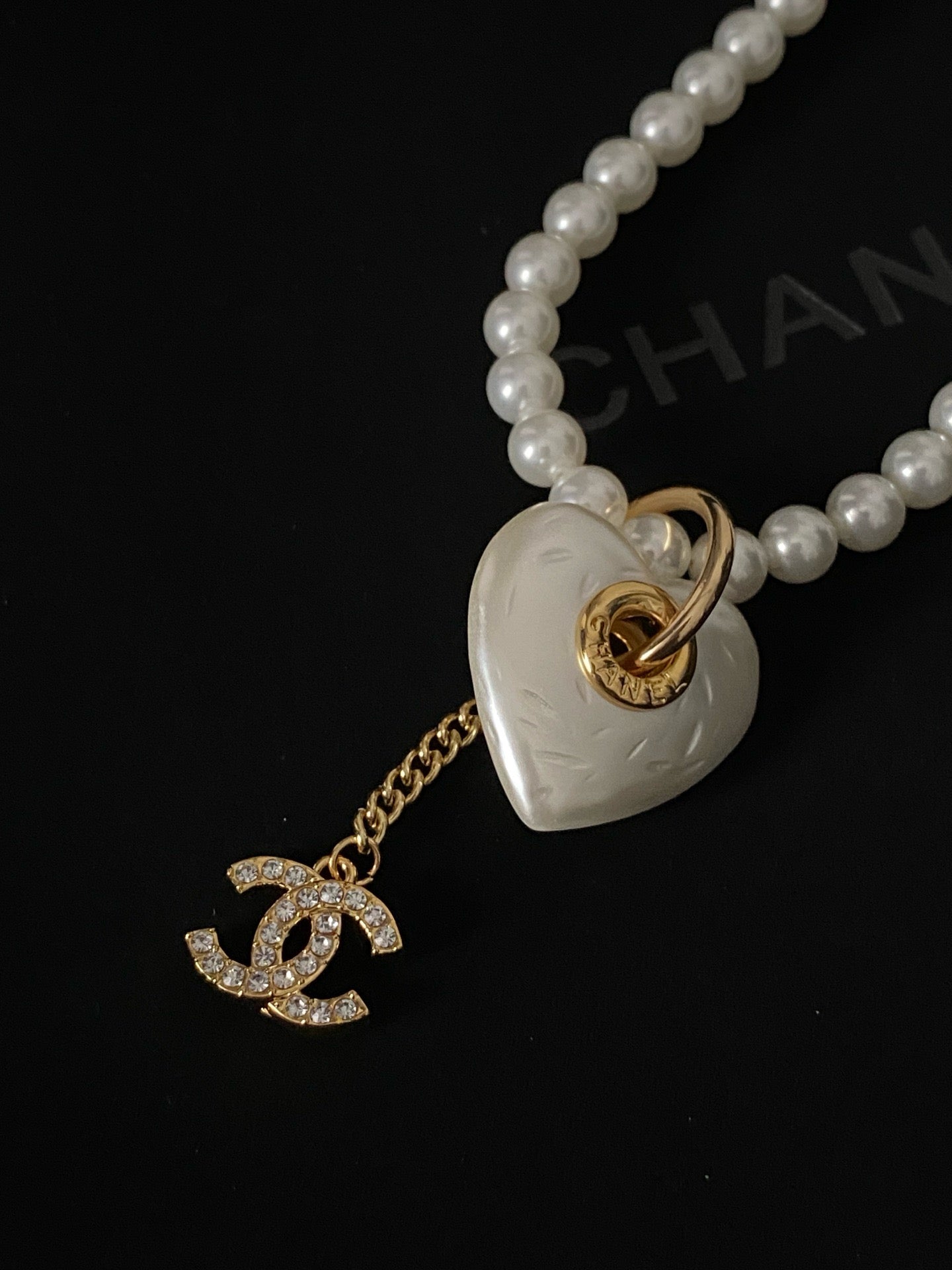 Coco pearl heart necklace