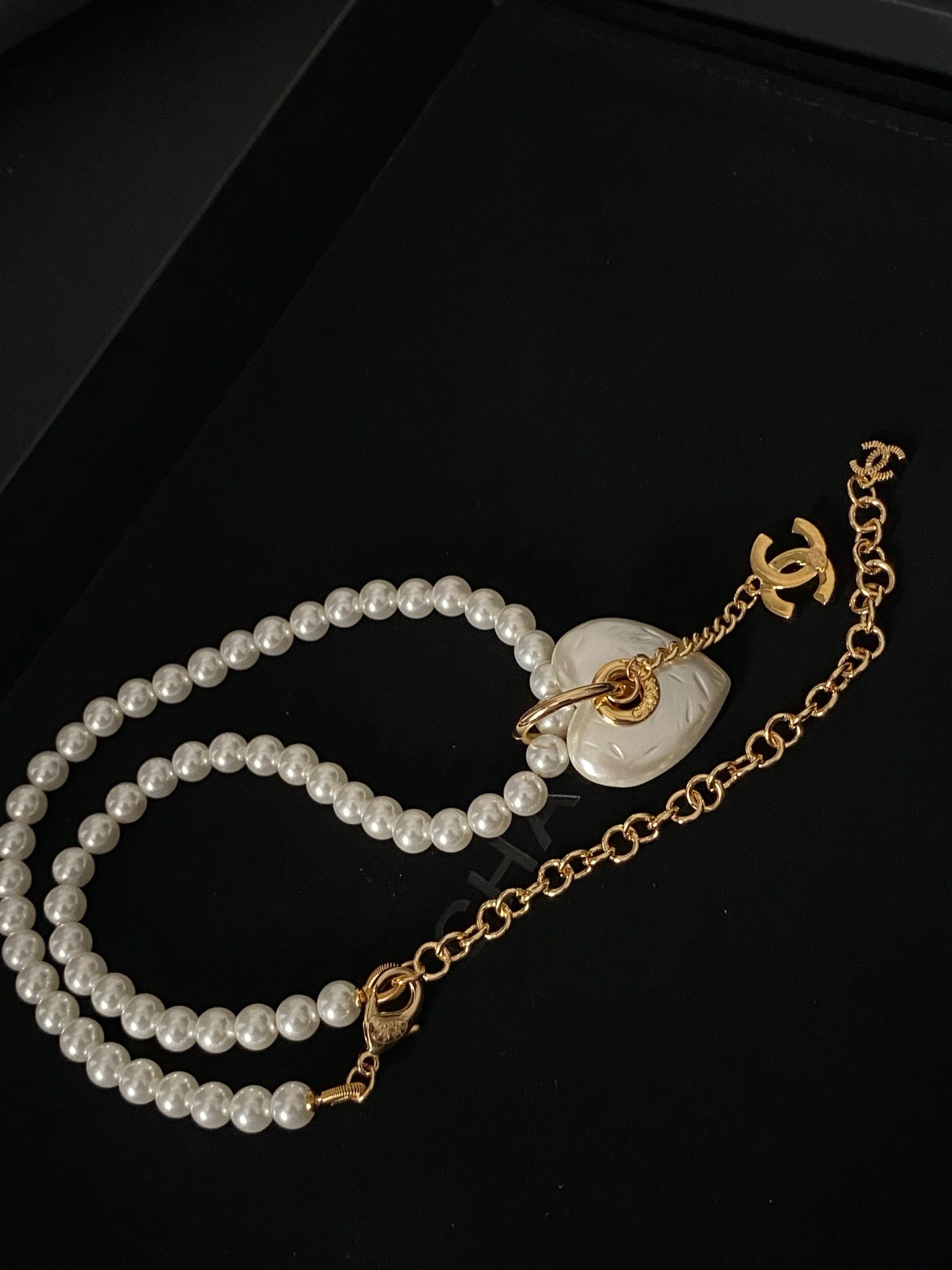 Coco pearl heart necklace