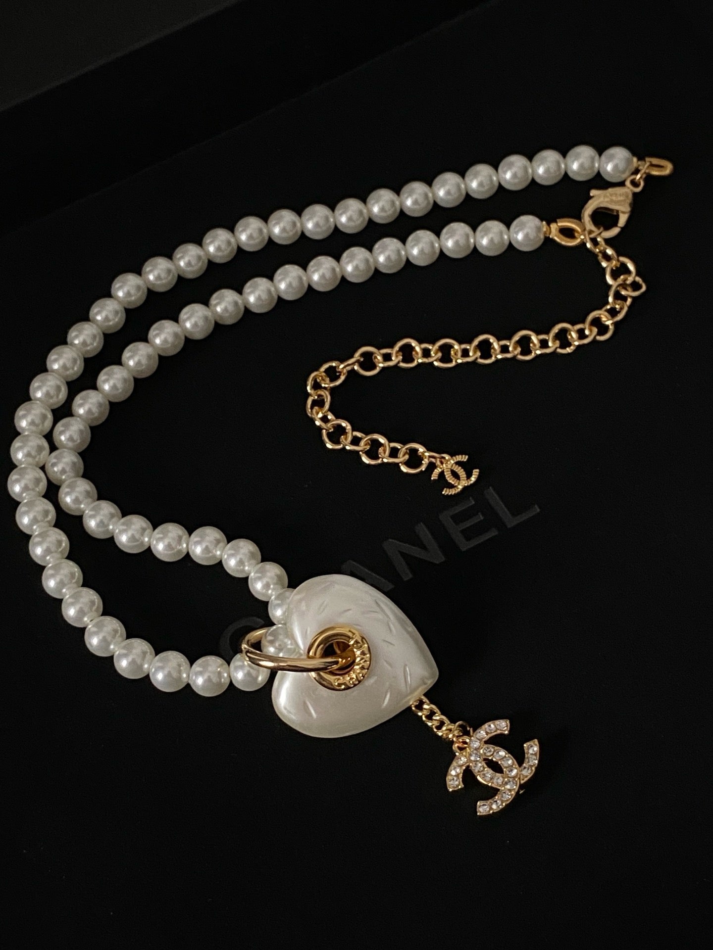 Coco pearl heart necklace