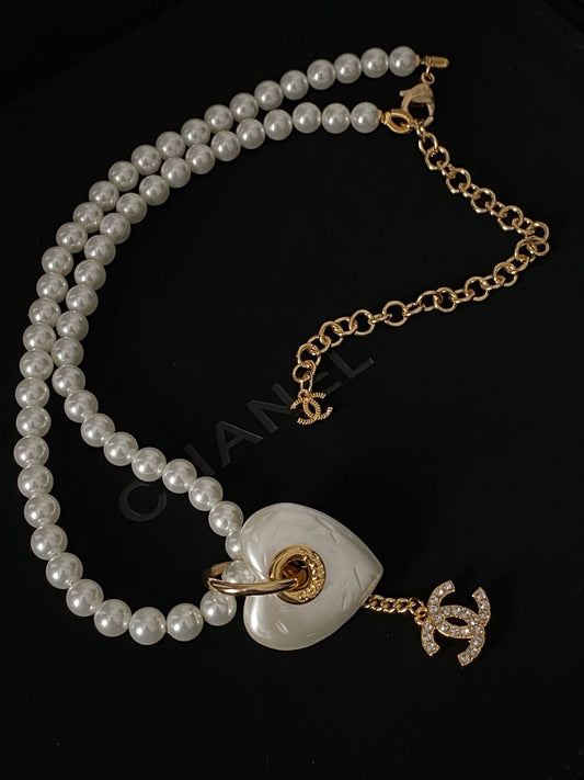 Coco pearl heart necklace