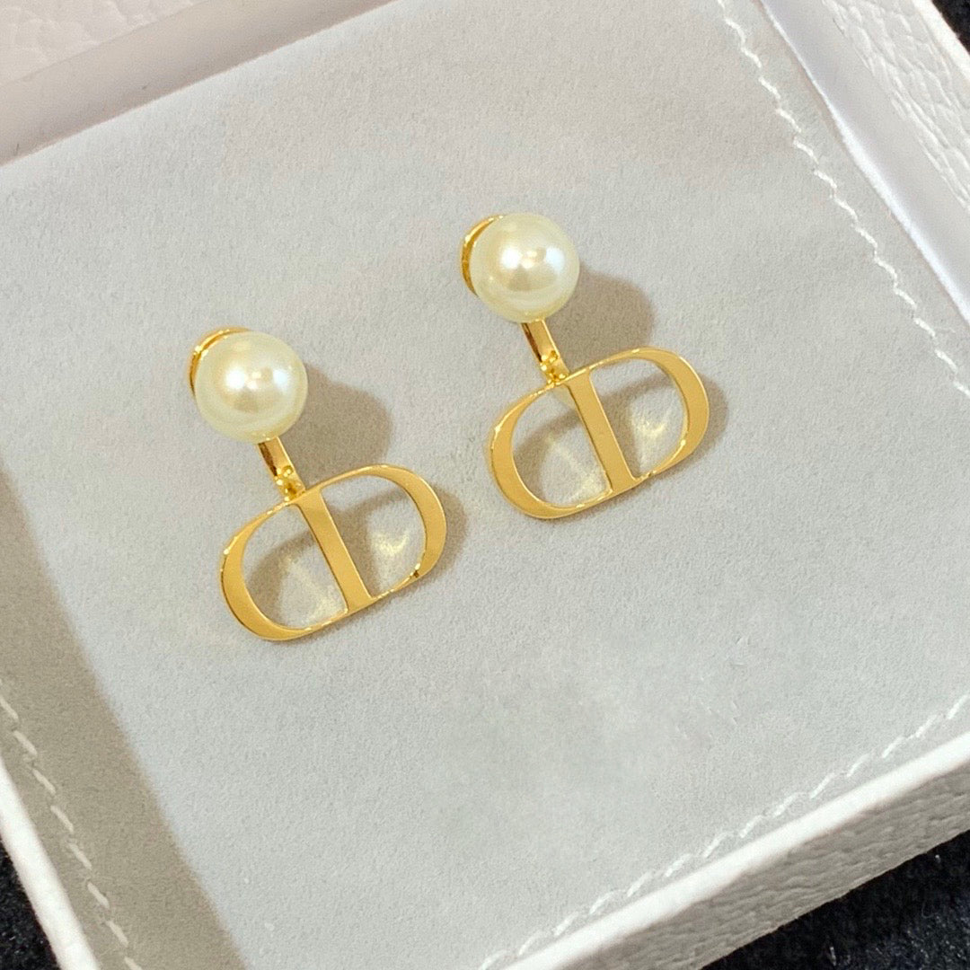 CD classic pearl earrings