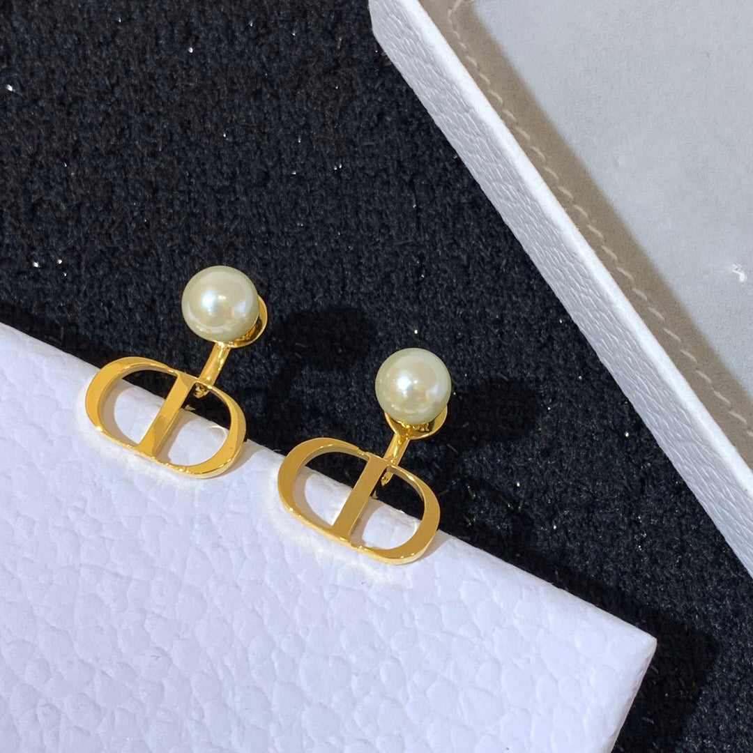 CD classic pearl earrings