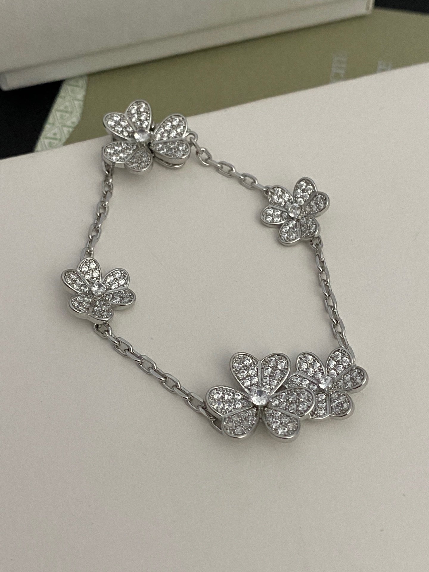 Clover V bracelet