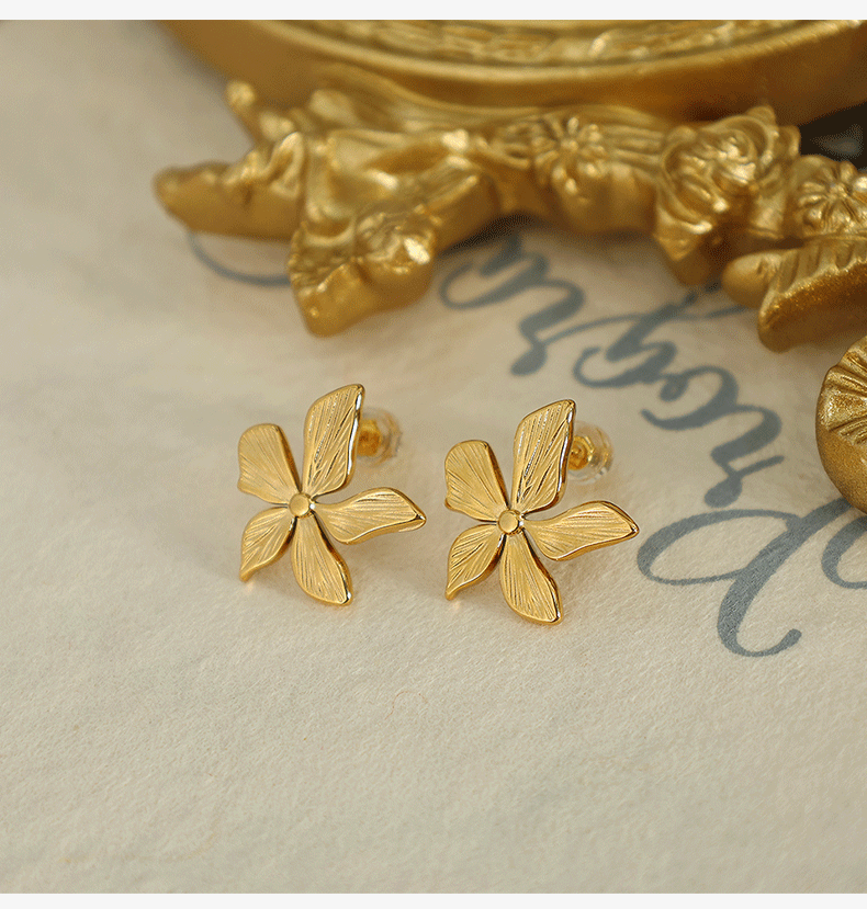 Gold flower striped earrings