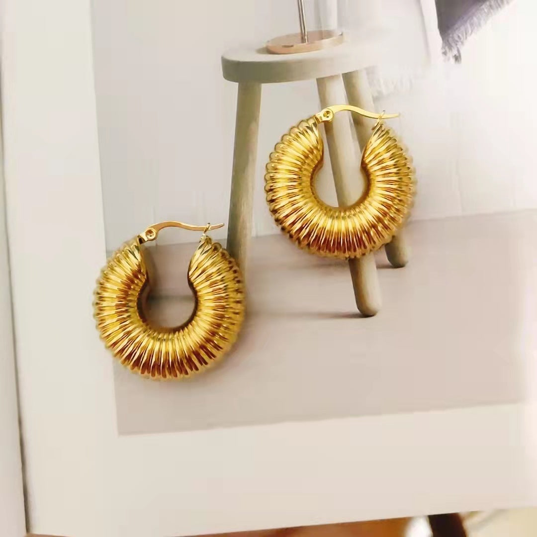 Threaded hoop earrings